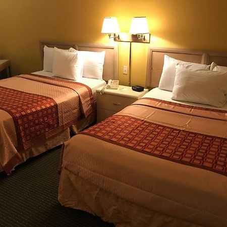 Budget Host Inn Сандаски Экстерьер фото