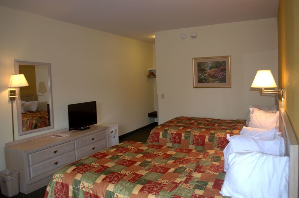 Budget Host Inn Сандаски Экстерьер фото