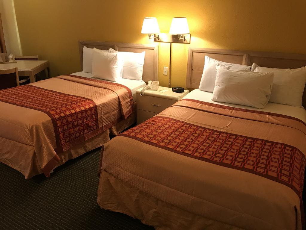 Budget Host Inn Сандаски Экстерьер фото