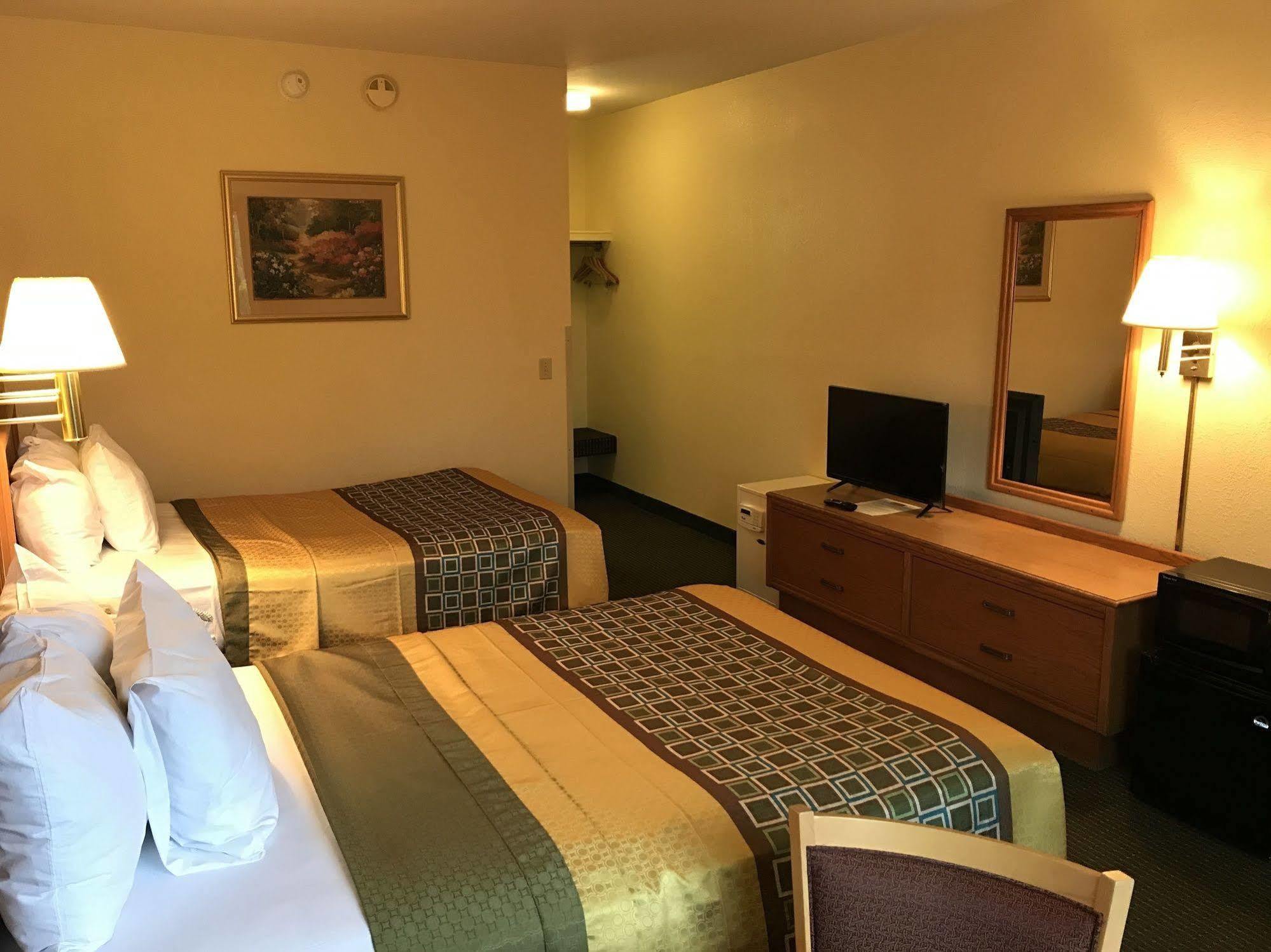 Budget Host Inn Сандаски Экстерьер фото