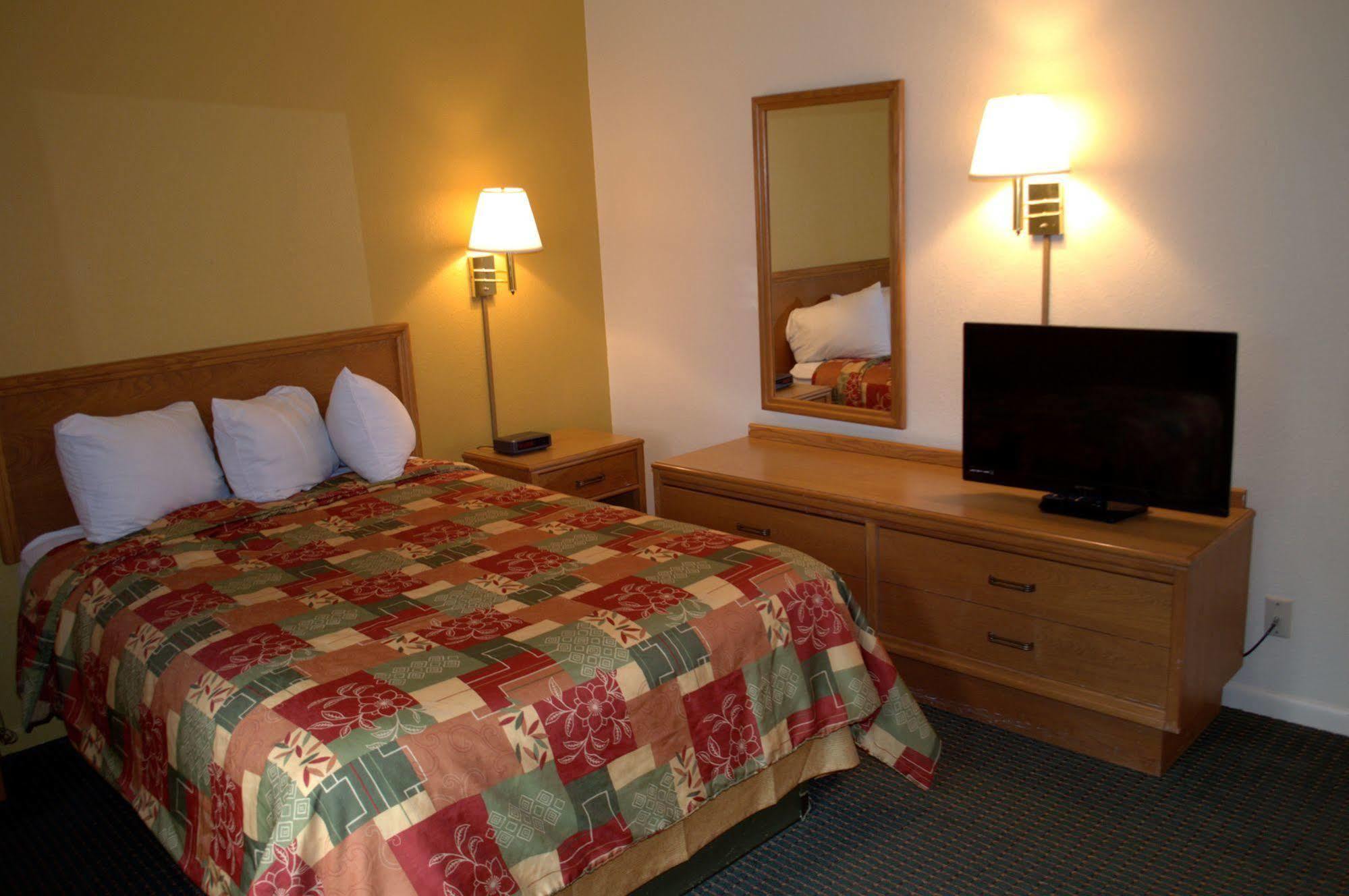 Budget Host Inn Сандаски Экстерьер фото