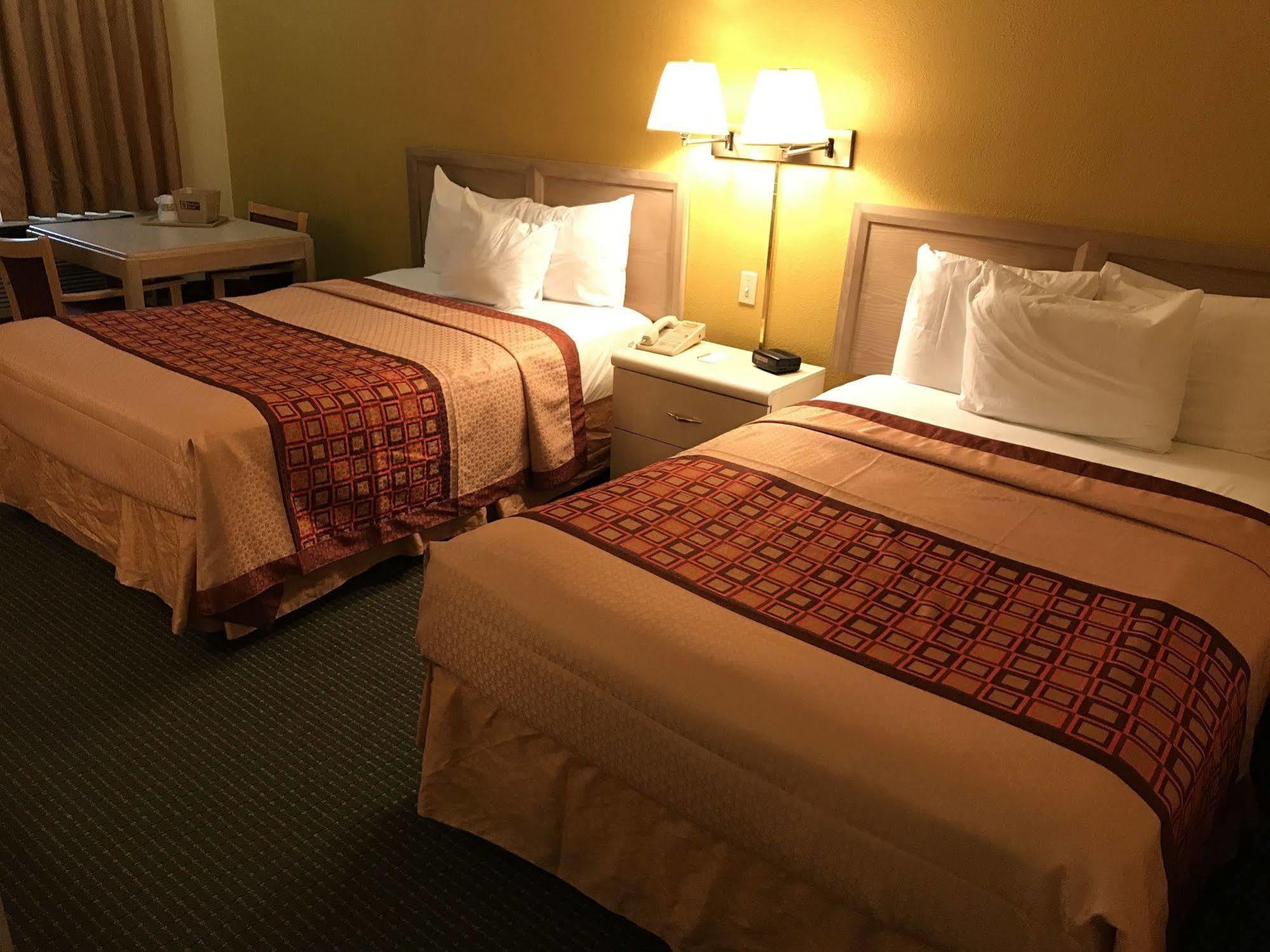 Budget Host Inn Сандаски Экстерьер фото