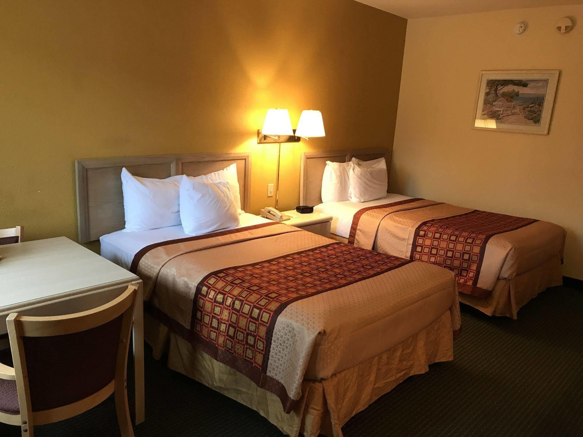 Budget Host Inn Сандаски Экстерьер фото