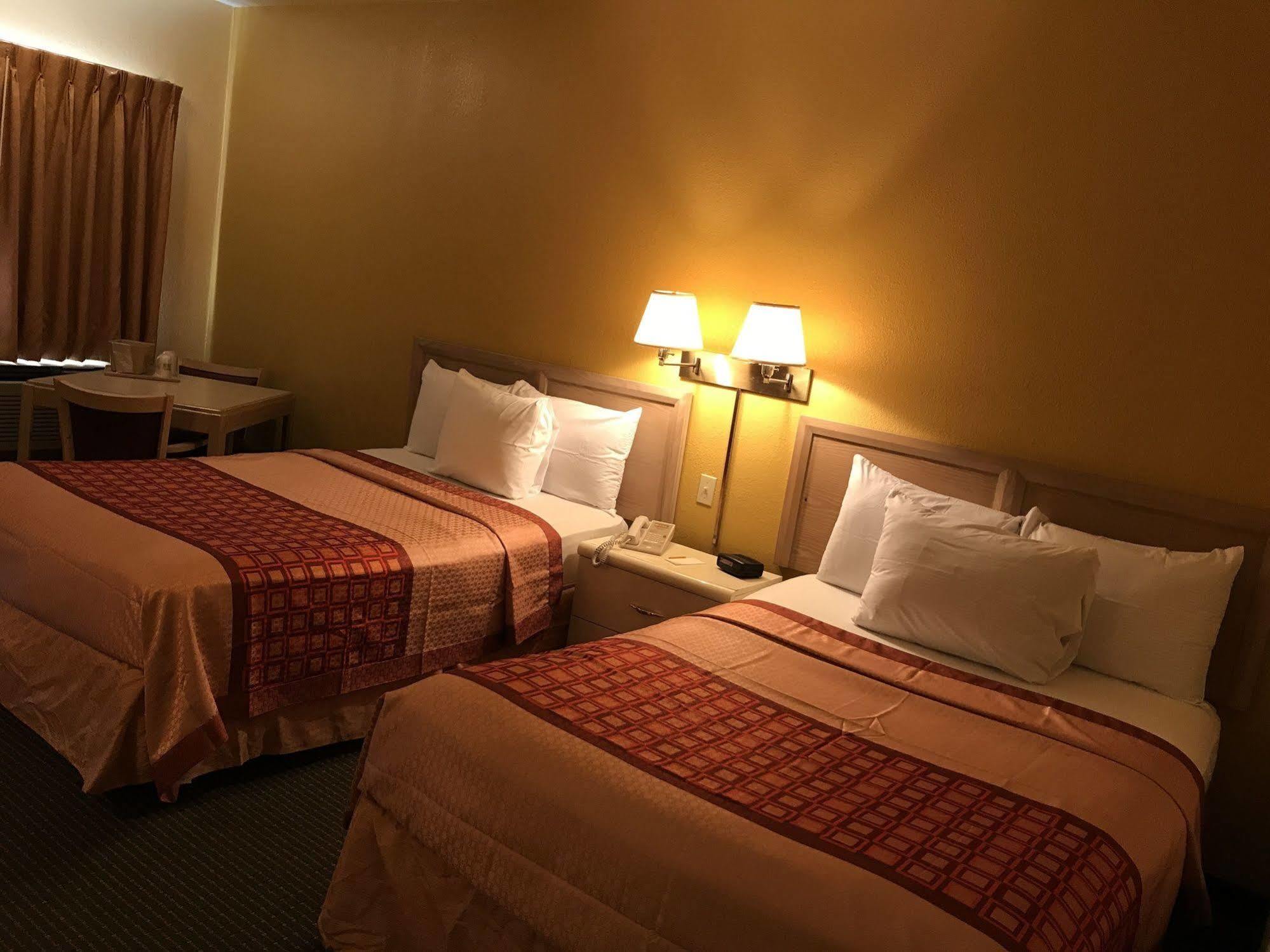 Budget Host Inn Сандаски Экстерьер фото