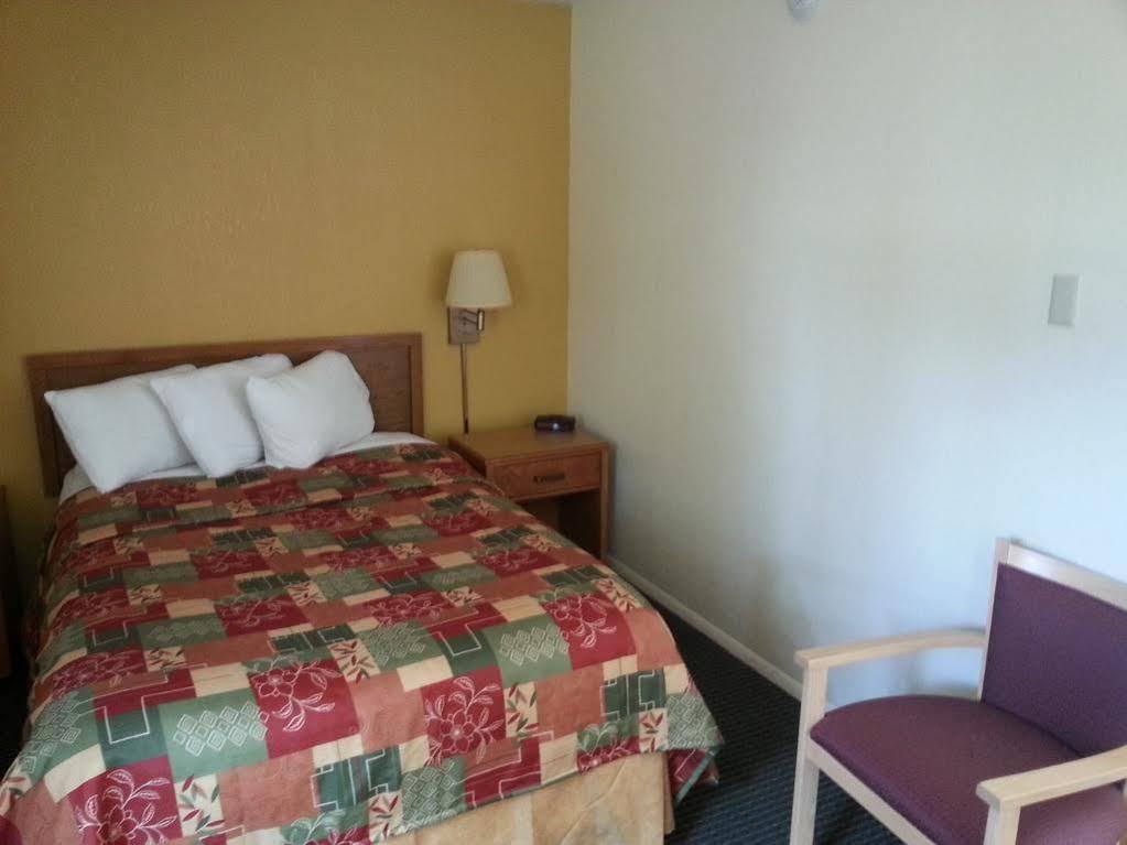 Budget Host Inn Сандаски Экстерьер фото